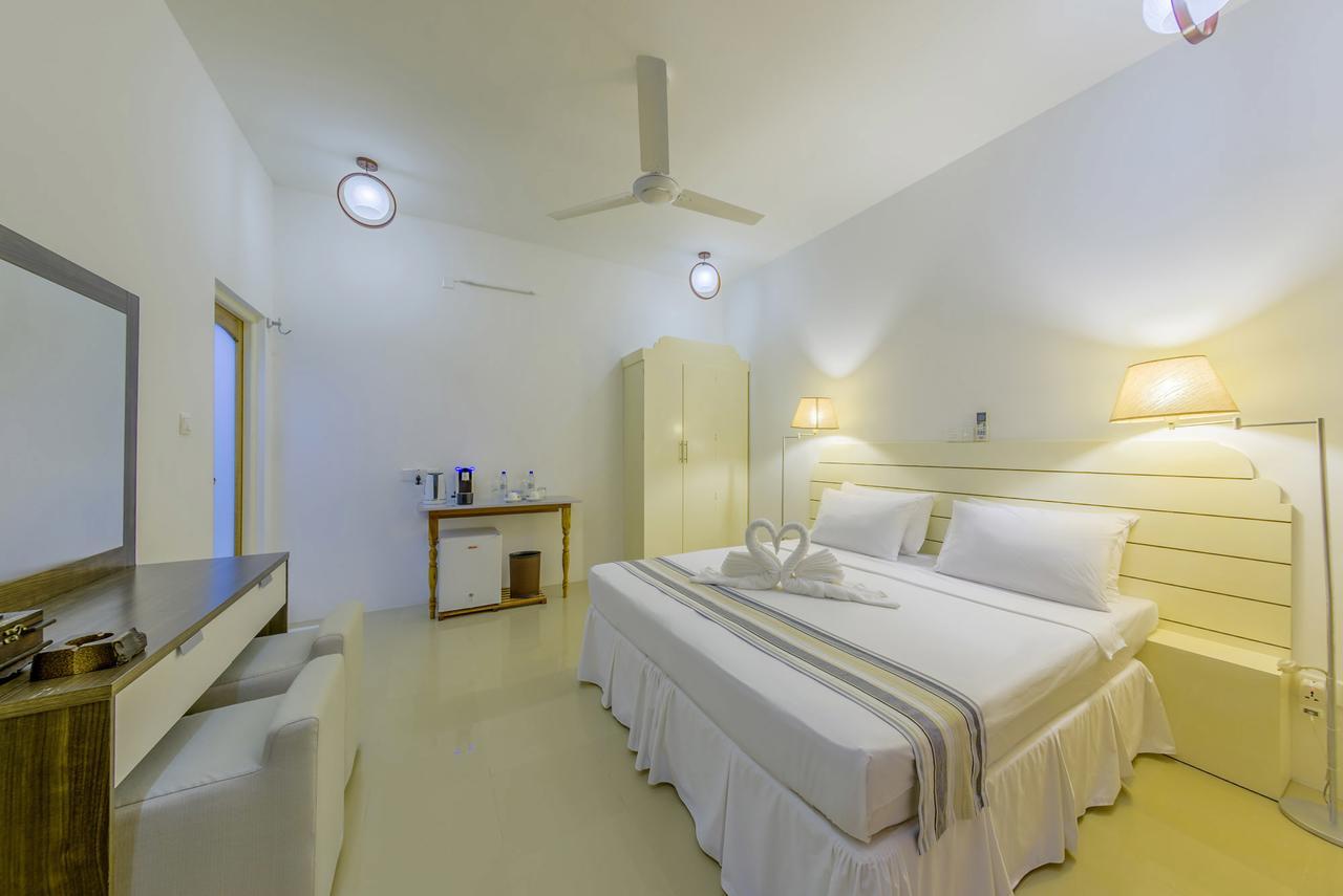 Dhigurah Retreat Beach Exterior photo