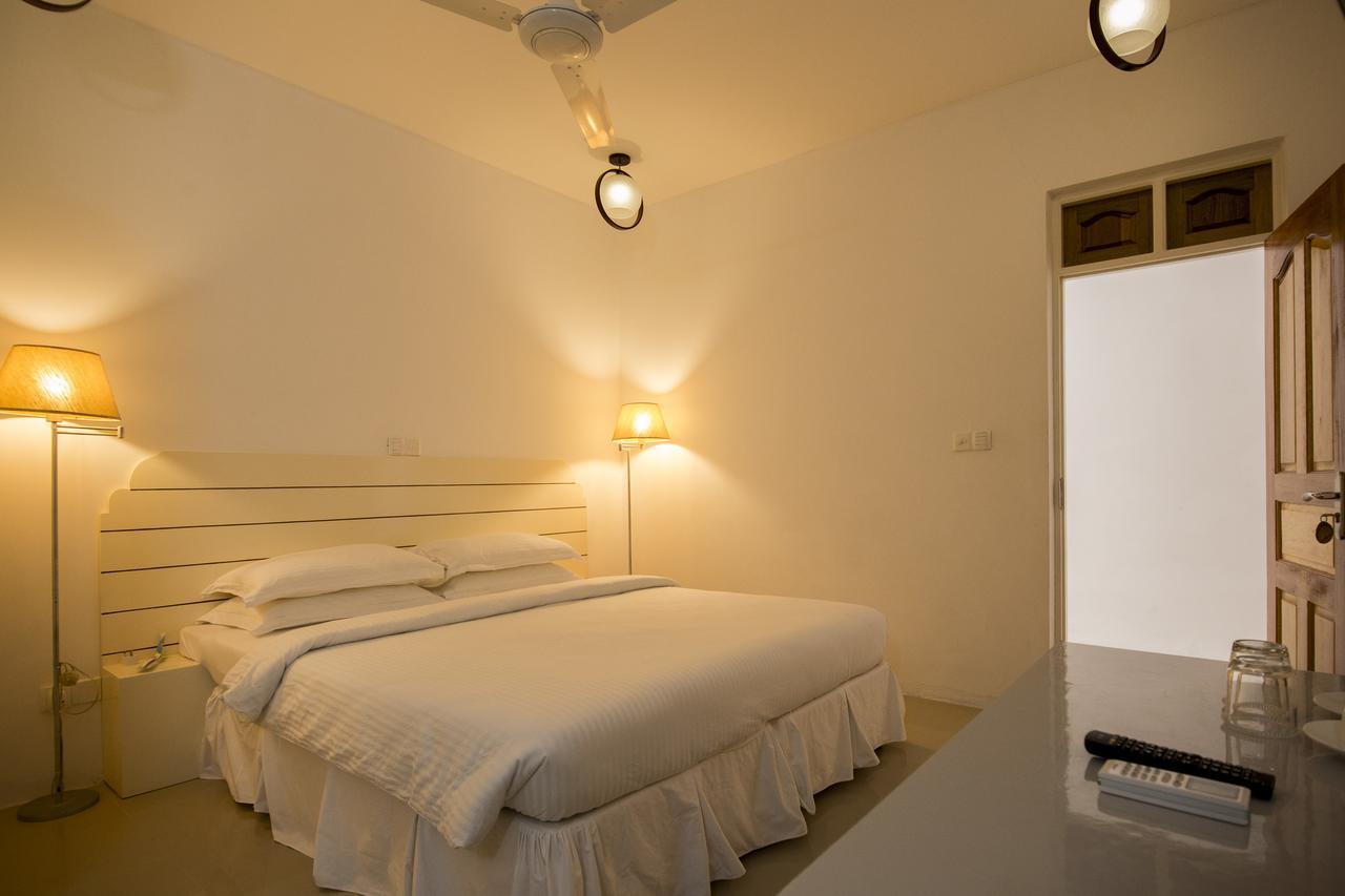 Dhigurah Retreat Beach Exterior photo