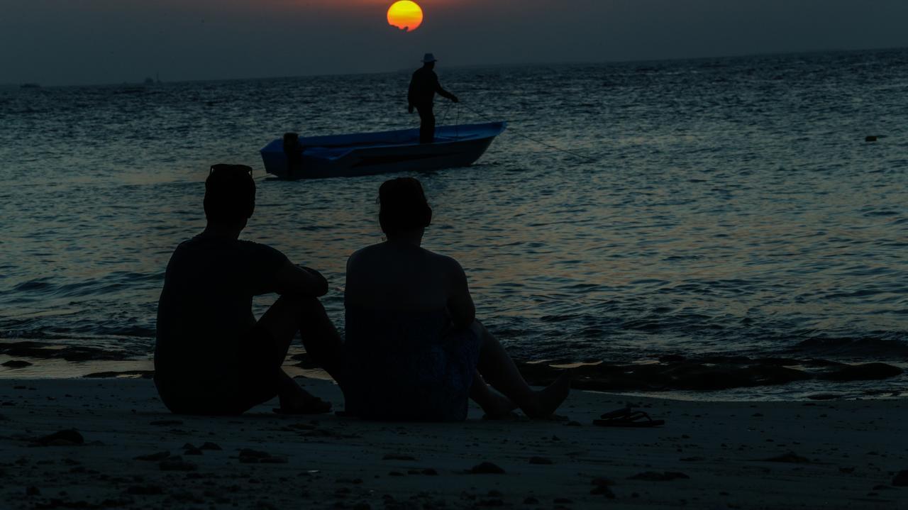 Dhigurah Retreat Beach Exterior photo