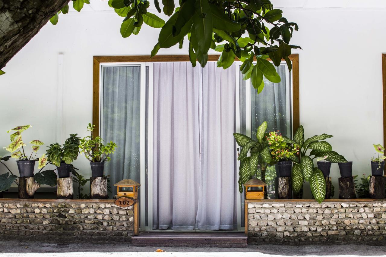 Dhigurah Retreat Beach Exterior photo