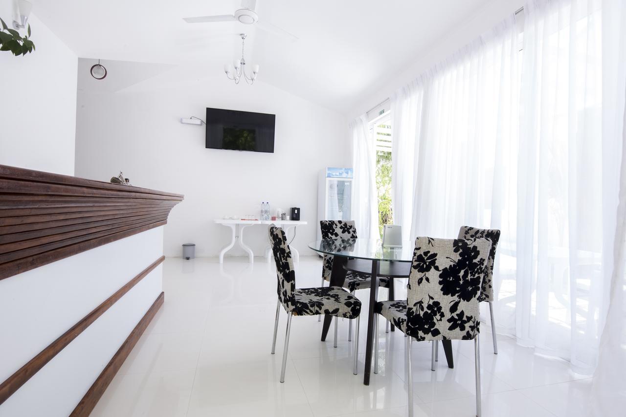 Dhigurah Retreat Beach Exterior photo