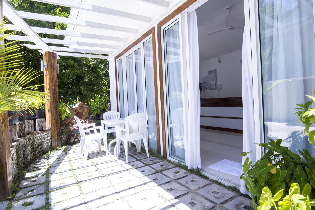 Dhigurah Retreat Beach Exterior photo